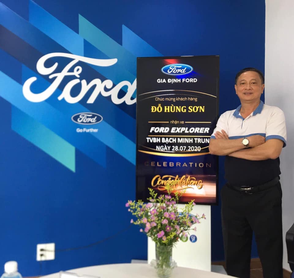 giao xe ford explorer 4