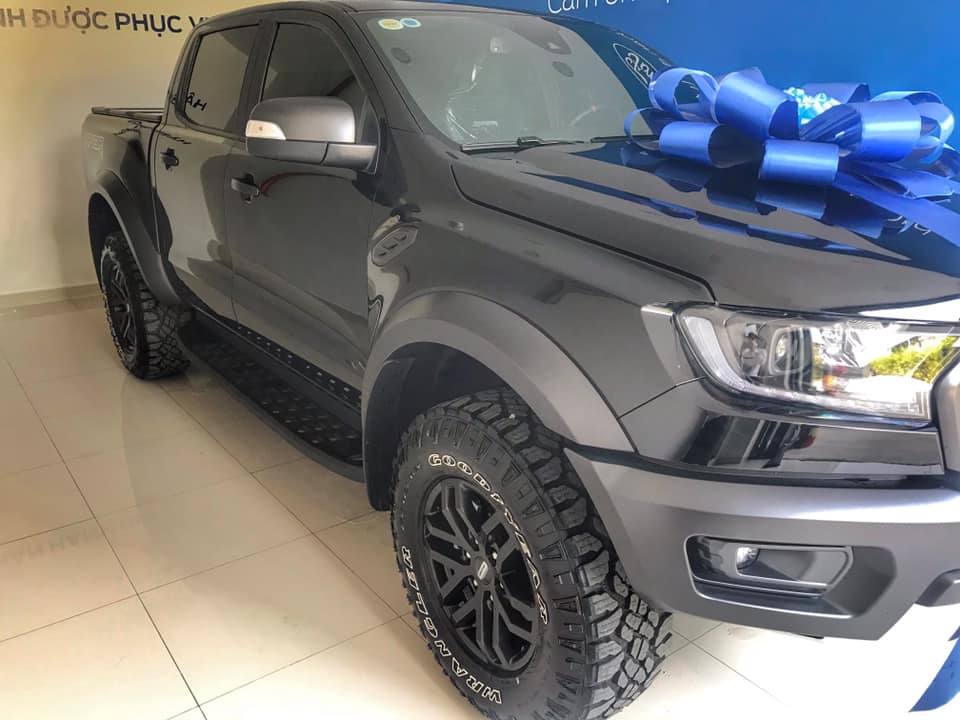 Giao xe Ranger Raptor 2020 Absolute Black