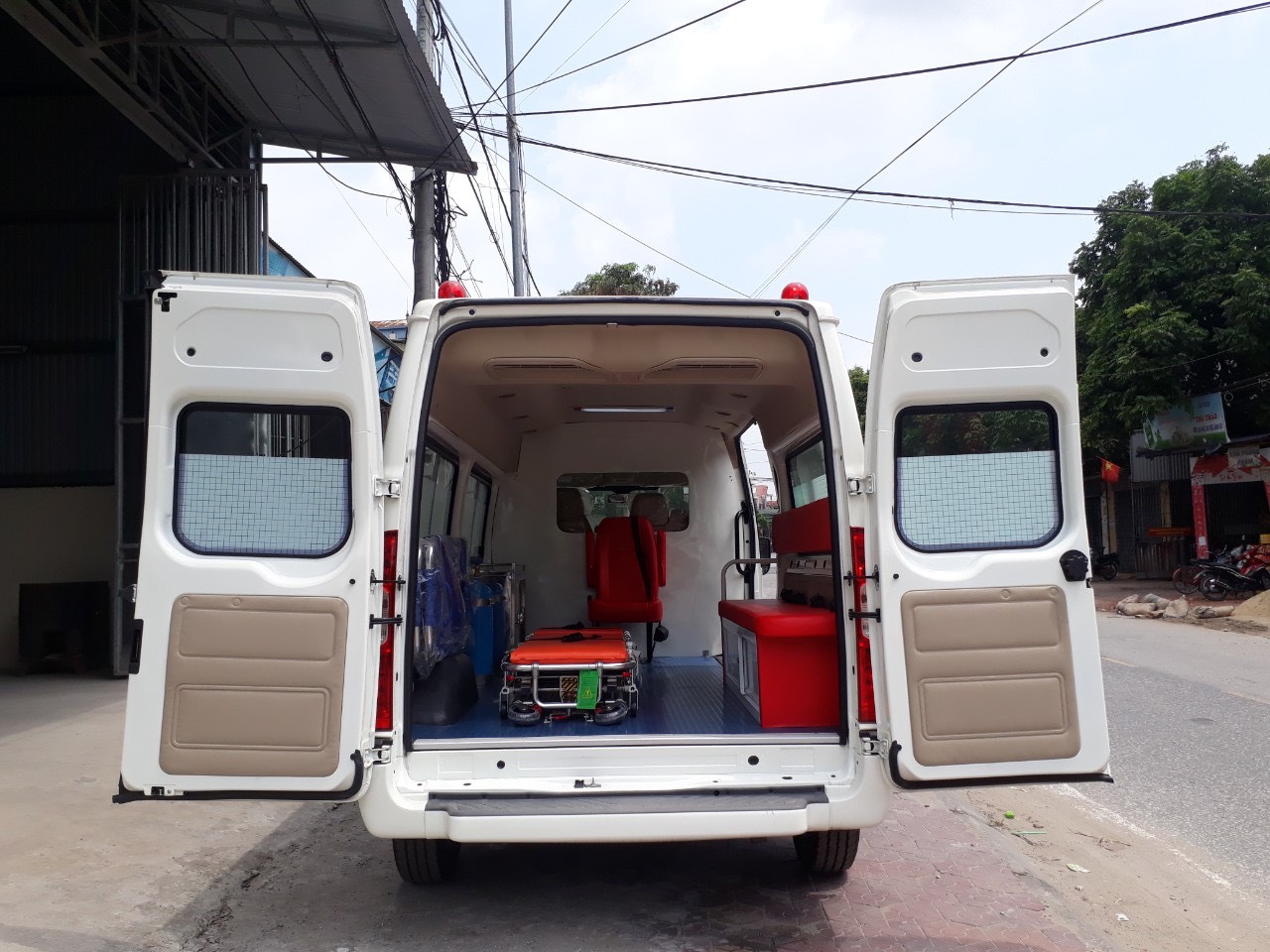 xe ford transit cứu thương 