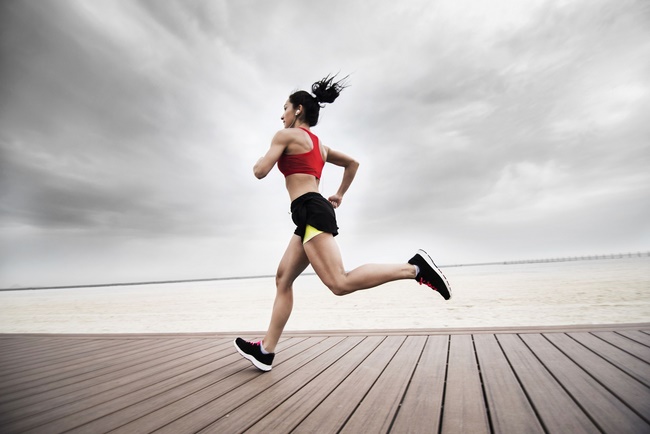 Chạy bộ sẽ tăng cường sức mạnh cho chân tương đối nhanh
