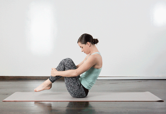 pilates-rolling-like-a-ball
