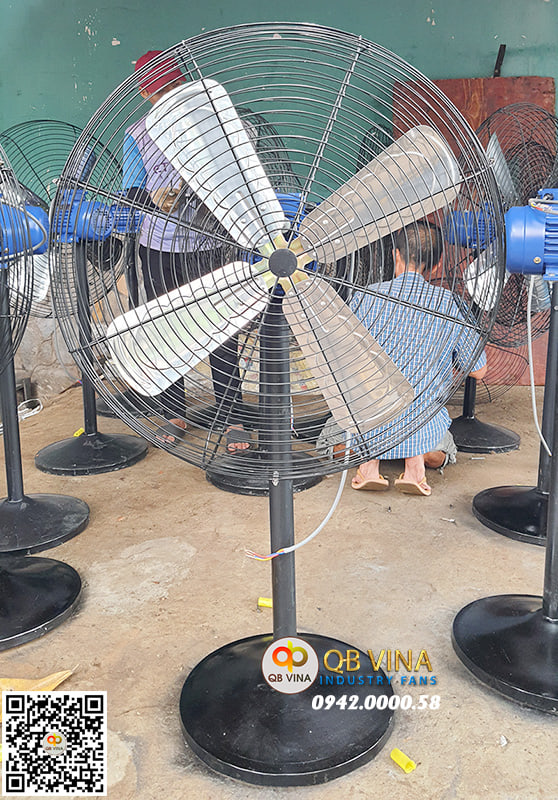 quạt đứng công nghiệp công suất lớn cho trang trại chăn nuôi
