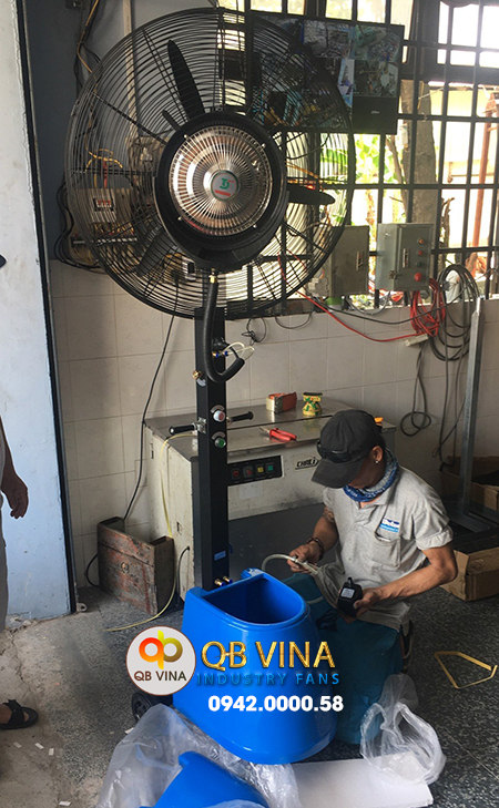 quạt đứng phun sương công nghiệp