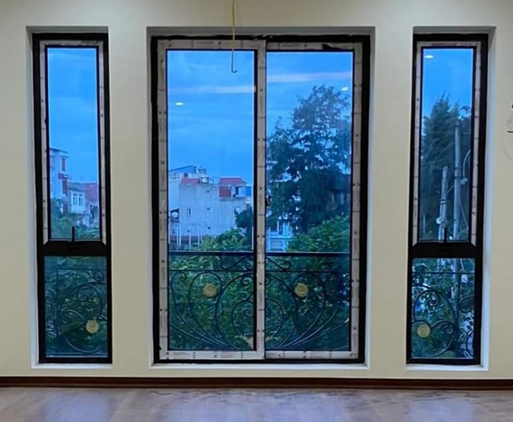 So sánh cửa nhôm Việt Pháp với cửa nhôm thông thường