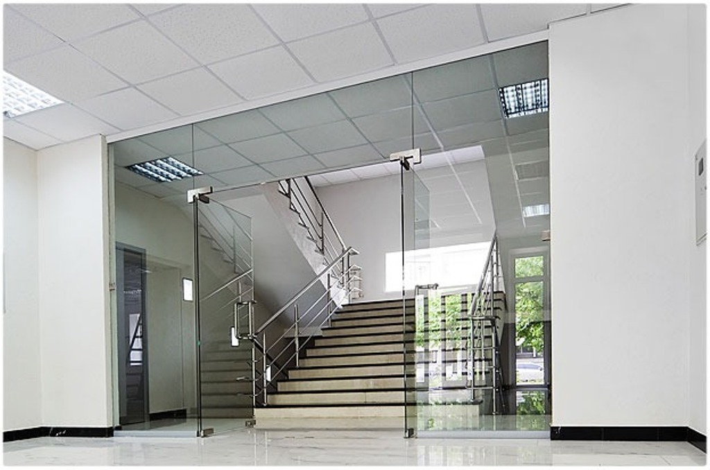 Cửa kính thủy lực một yếu tố quyết định đến chất lượng công trình