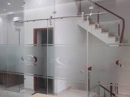 Loại cửa kính phù hợp xu hướng phát triển hiện đại