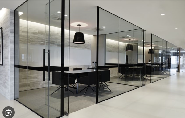 Những lưu ý không thể bỏ qua khi thi công vách kính văn phòng giúp tiết kiệm tối đa chi phí