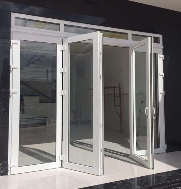 Mẫu cửa nhôm Xingfa 4 cánh màu trắng.