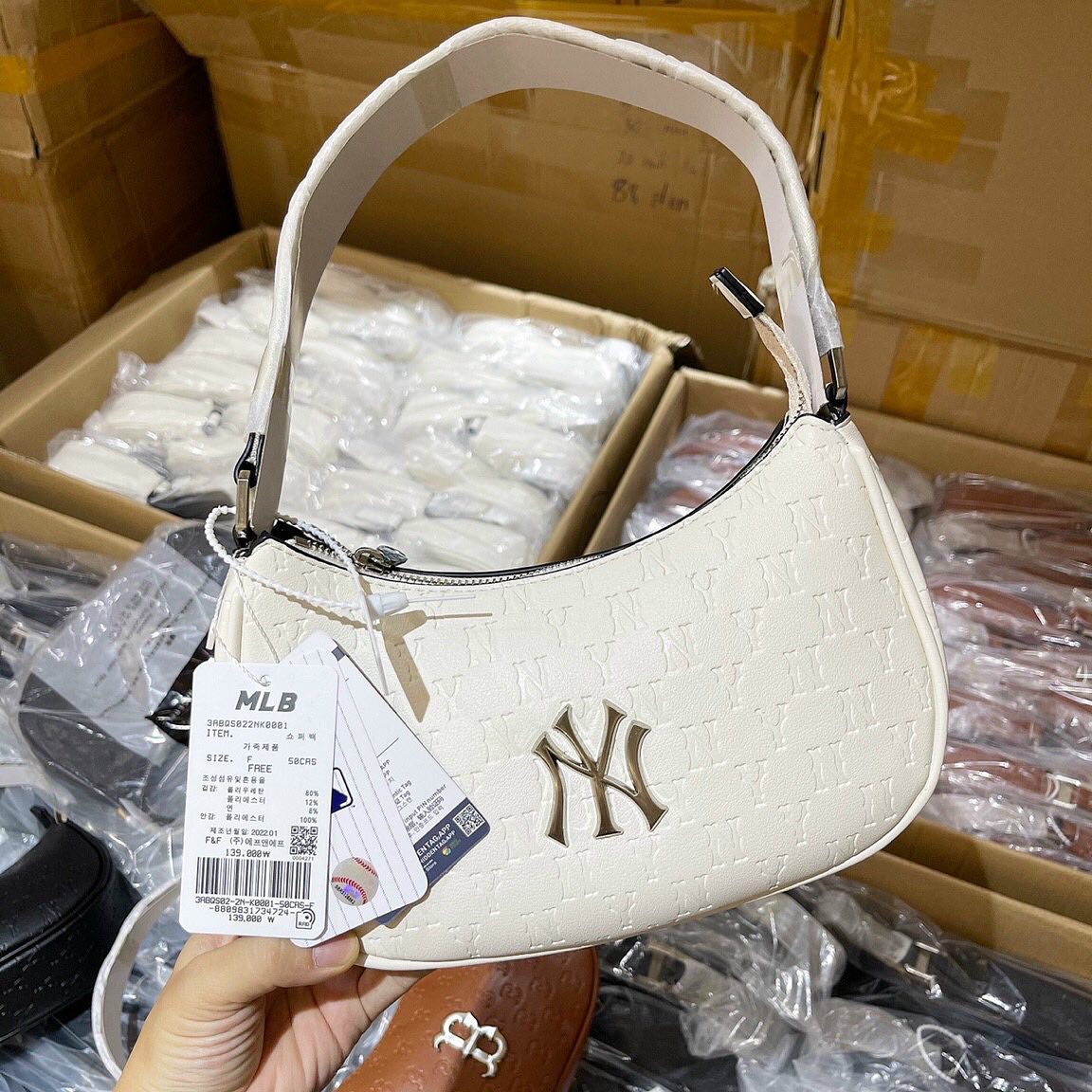 Túi Đeo Chéo Dây Rút MLB Bucket Logo New York Yankees Màu Trắng  Caos  Store