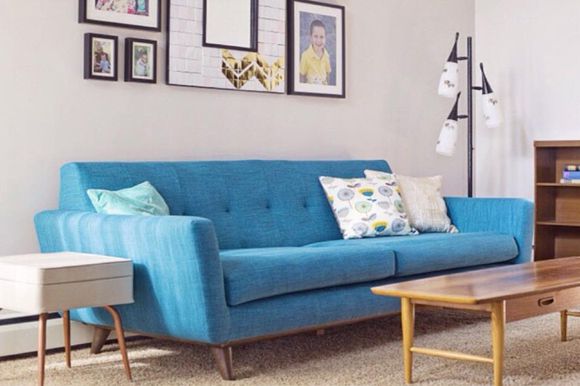 phong-khach-dep-hon-voi-sofa-mau-sac-chuan