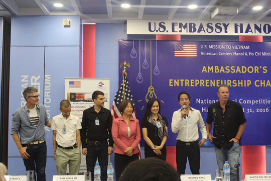 Đại sứ Mỹ trao giải thưởng khởi nghiệp