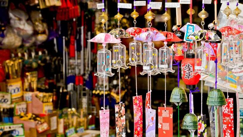 Đi Nhật nên mua gì về làm quà cho mọi người?