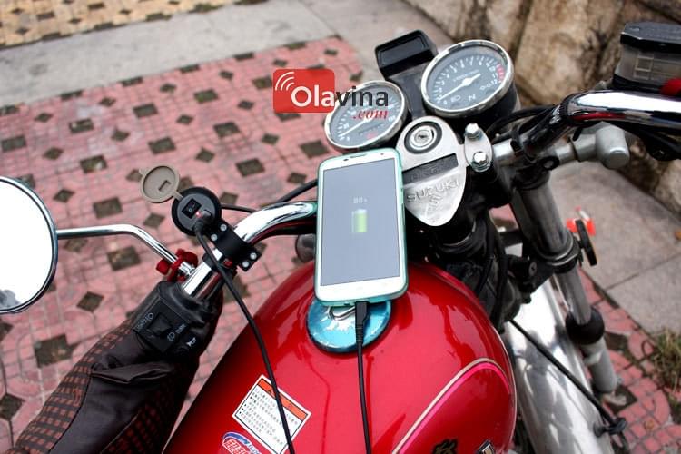 Chế sạc điện thoại trên xe máy V1