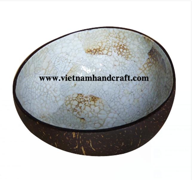 Vietnamese lacquered natural coconut and coconut shell handicrafts products and lacquer coconut bowls and coconut shell bowls producers and exporters and distributors and suppliers