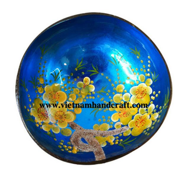 Vietnamese lacquered natural coconut and coconut shell handicrafts products and lacquer coconut bowls and coconut shell bowls producers and exporters and distributors and suppliers