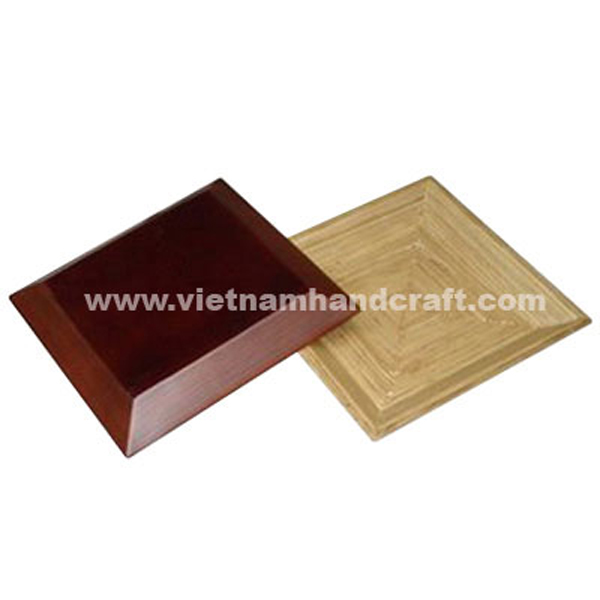 Set of 2 coiled bamboo decorative platters in natural & red Set of 2 coiled bamboo decorative platters in natural & red