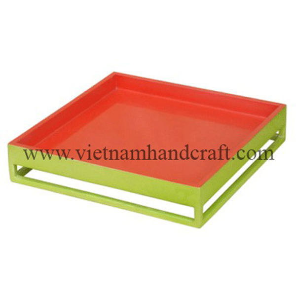 Lacquered serving tray in solid red & green Lacquered serving tray in solid red & green