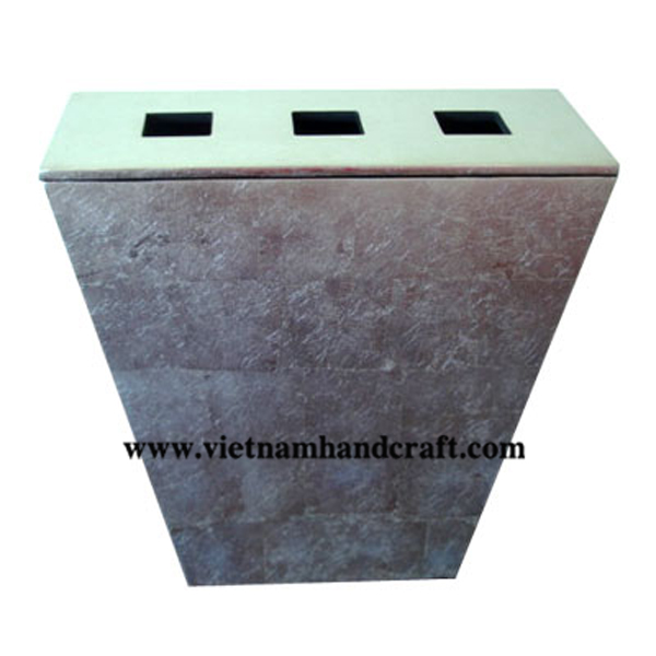 Lacquer waste basket in white silver leaf Lacquer waste basket in white silver leaf