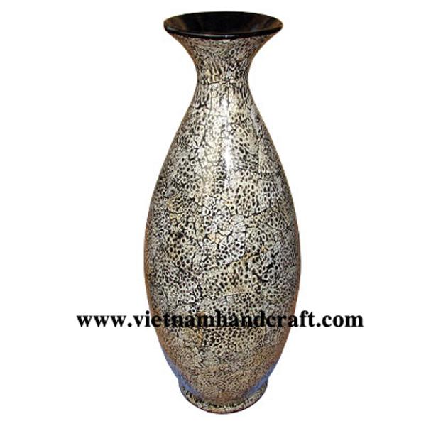 Black lacquered ceramic vase with eggshell inlay Black lacquered ceramic vase with eggshell inlay