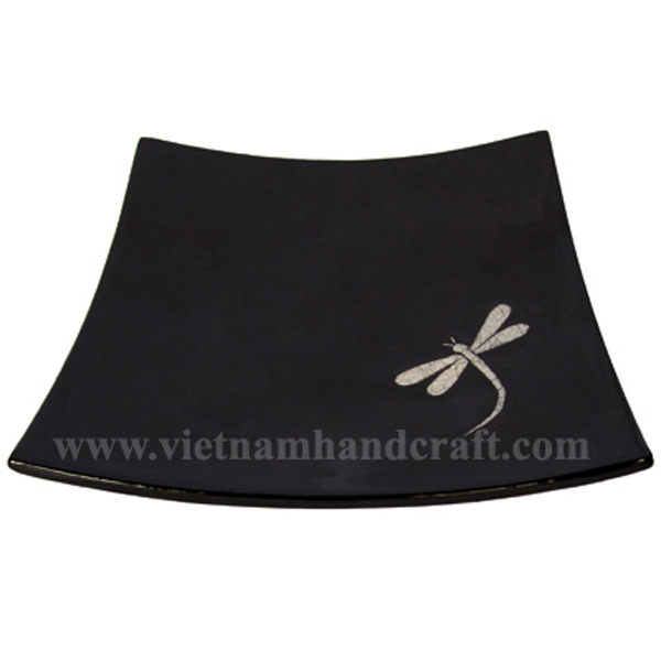 Black lacquer plate inlaid with eggshell dragonfly Black lacquer plate inlaid with eggshell dragonfly