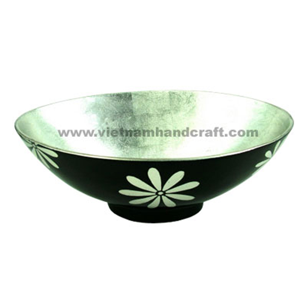 Lacquered decorative bowl. Inside in white silver leaf, outside in black with hand-painted white motifs