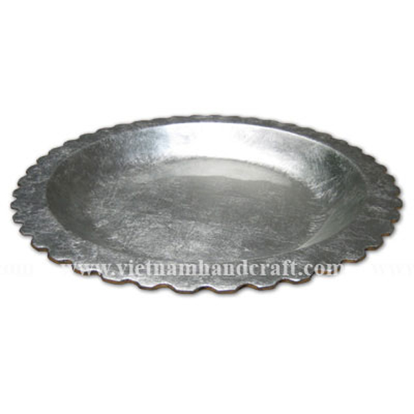 Lacquered dish. Inside in white silver leaf, outside in black Lacquered dish. Inside in white silver leaf, outside in black