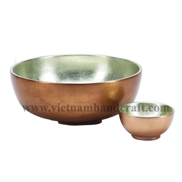 Lacquered bowl. Inside in white silver leaf, outside in silver metallic bronze Lacquered bowl. Inside in white silver leaf, outside in silver metallic bronze