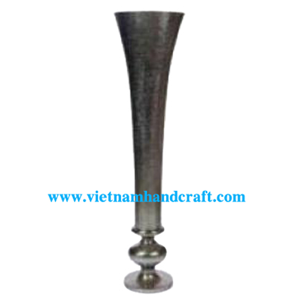 Lacquered ceramic vase in silver metallic bronze Lacquered ceramic vase in silver metallic bronze