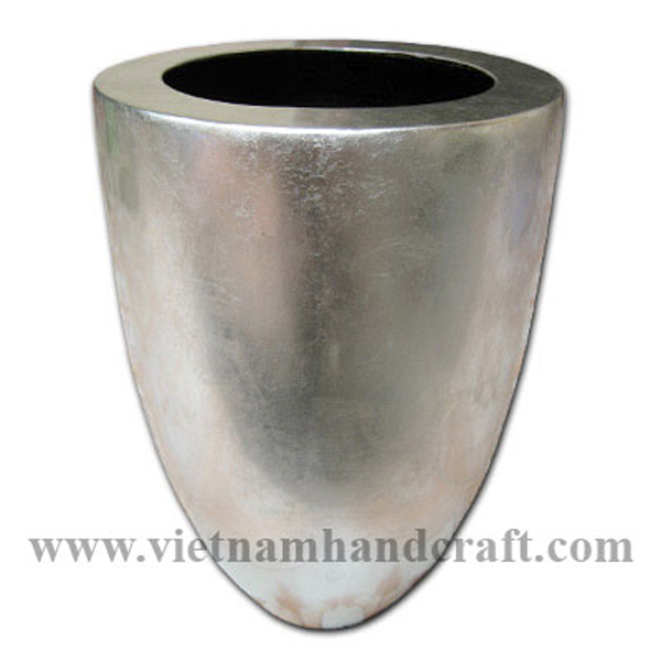 Lacquered wooden vase. Inside in black, outside in white silver leaf Lacquered wooden vase. Inside in black, outside in white silver leaf