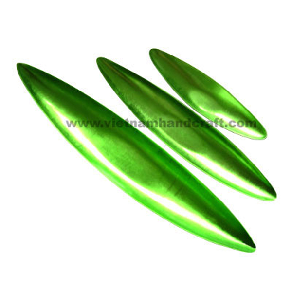 Lacquered serving plate in silver metallic green Lacquered serving plate in silver metallic green