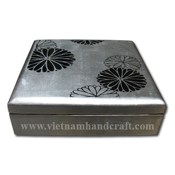 Lacquer wood decor box in white silver leaf with hand-painted black artwork Lacquer wood decor box in white silver leaf with hand-painted black artwork