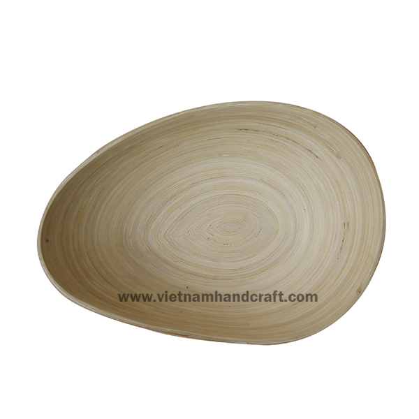 Handcrafted mango-shaped lacquered bamboo bowl. Inside in natural, outside in orange Handcrafted mango-shaped lacquered bamboo bowl. Inside in natural, outside in orange