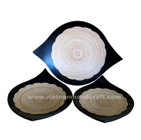 Handmade coiled bamboo candy plate in natural & black Handmade coiled bamboo candy plate in natural & black