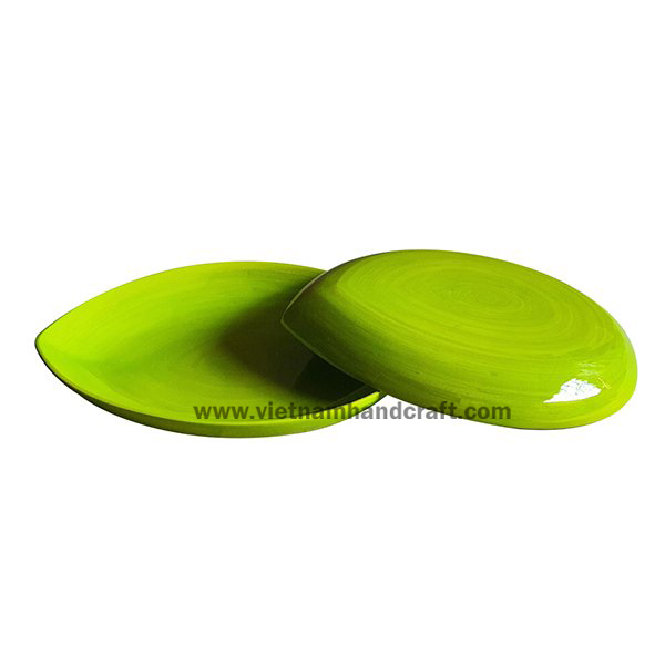 Handmade mango-shaped bamboo candy plate in green all over Handmade mango-shaped bamboo candy plate in green all over