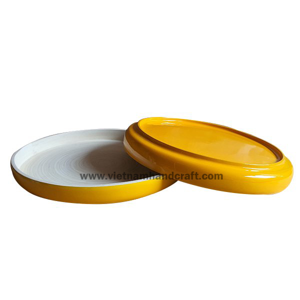 Handmade bamboo salad tray with foot. Inside in natural, outside in yellow Handmade bamboo salad tray with foot. Inside in natural, outside in yellow