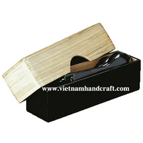 Handmade lacquered bamboo cutlery holder in natural & black Handmade lacquered bamboo cutlery holder in natural & black