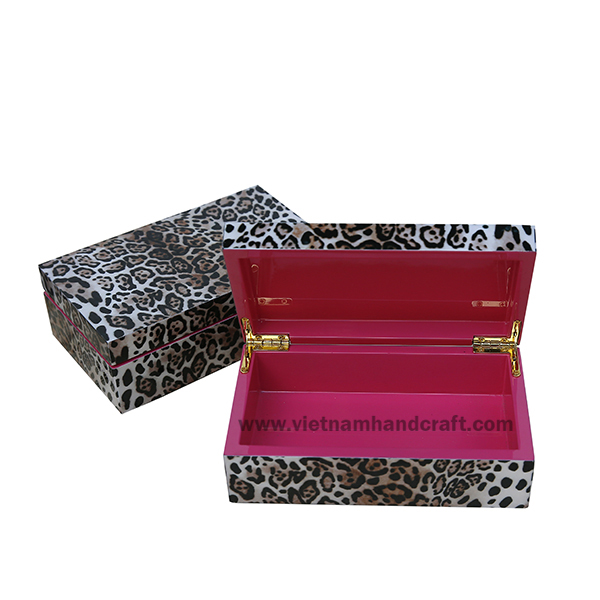 Handmade lacquered wooden treasure box with Jaguar-patterned artwork all outside Handmade lacquered wooden treasure box with Jaguar-patterned artwork all outside