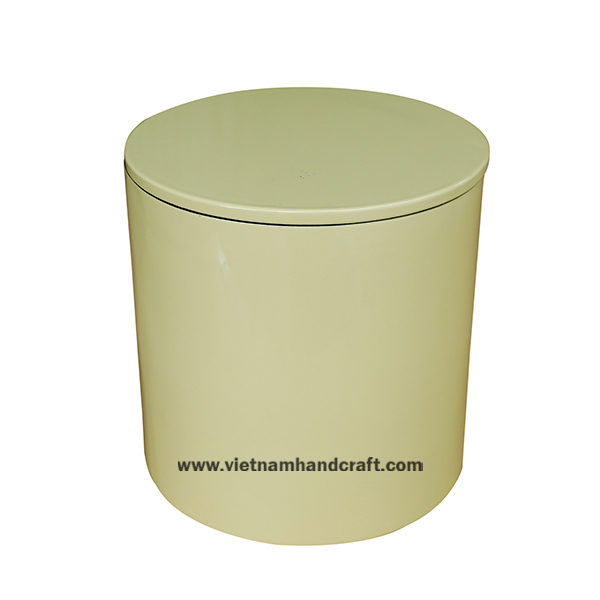 Lacquer storage canister with lid. Inside in black, outside in Lime Lacquer storage canister with lid. Inside in black, outside in Lime