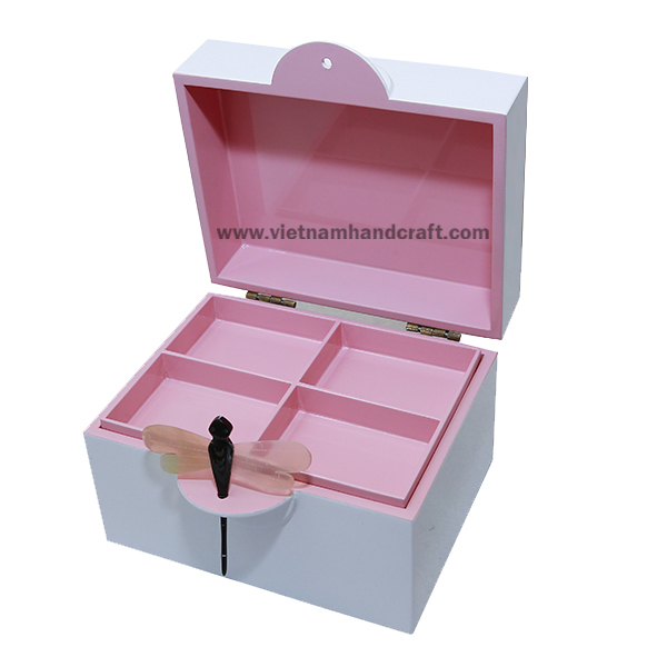 Handmade lacquer jewellery box with buffalo horn dragonfly lock pin and printed with artwork on top Handmade lacquer jewellery box with buffalo horn dragonfly lock pin and printed with artwork on top