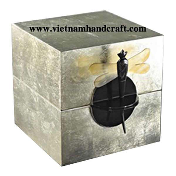 Wooden lacquerware jewellery box in white silver leaf with buffalo horn pin & black handle Wooden lacquerware jewellery box in white silver leaf with buffalo horn pin & black handle