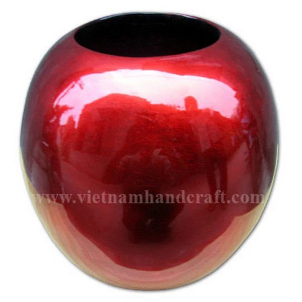 Ball-shaped handcrafted lacquered wood vase. Inside in black, outside in silver metallic red Ball-shaped handcrafted lacquered wood vase. Inside in black, outside in silver metallic red