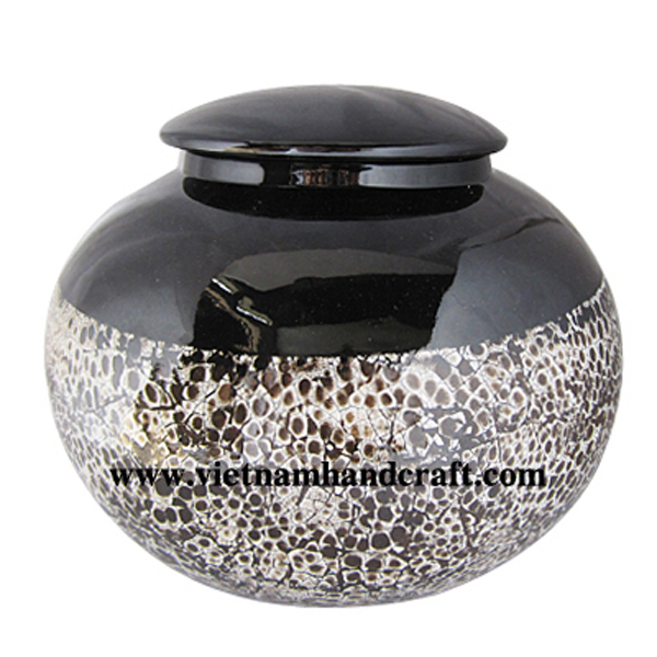 Black lacquered ceramic cremation urn with eggshell inlay Black lacquered ceramic cremation urn with eggshell inlay