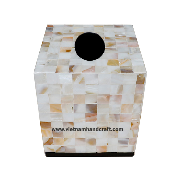 Black lacquered wooden tissue box inlaid with seashell Black lacquered wooden tissue box inlaid with seashell