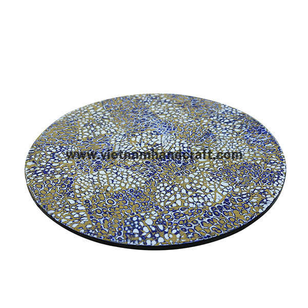 Handmade lacquer placemat. Front inlaid with eggshell and gold silver, back in black Handmade lacquer placemat. Front inlaid with eggshell and gold silver, back in black