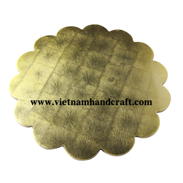 Handmade flower-shaped lacquered placemat in gold silver leaf Handmade flower-shaped lacquered placemat in gold silver leaf