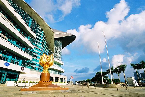 Kết quả hình ảnh cho Quảng trưá»ng Bauhinia Và ng.