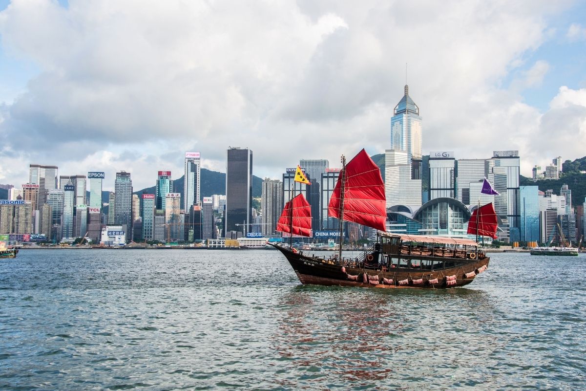 ĐẠI NÁO XỨ SỞ HƯƠNG CẢNG: CHÚC MỪNG 8 VISA HỒNG KÔNG CHÍNH THỨC "CẬP BẾN"!