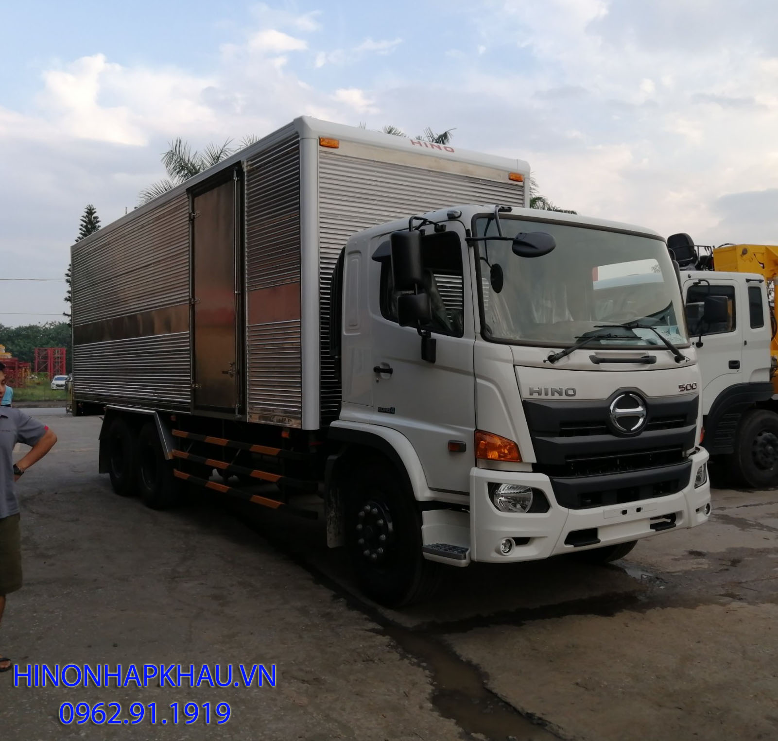 XE TẢI HINO 3 CHÂN 2 CẦU THẬT FM8JW7A 15 TẤN