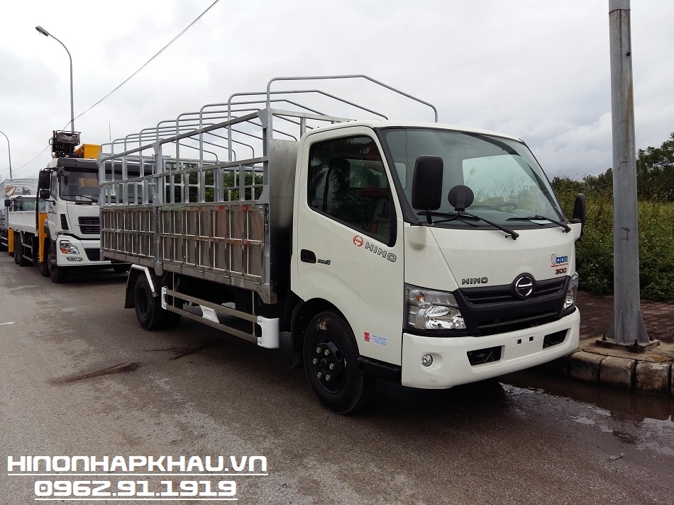 Xe tải Hino 5 tấn XZU730L - Xe Hino 300 Series thùng dài 5,7m