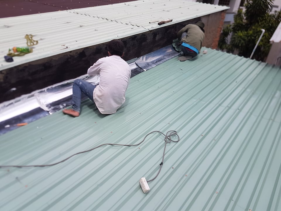 Lợi ích của việc thi công chống thấm mái tôn